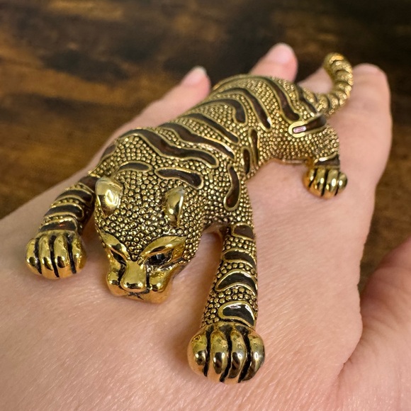 Crouching Tiger Brooch Gold and Brown Enamel Stripe 4.25 Inch Vintage 1980’s - Picture 8 of 10